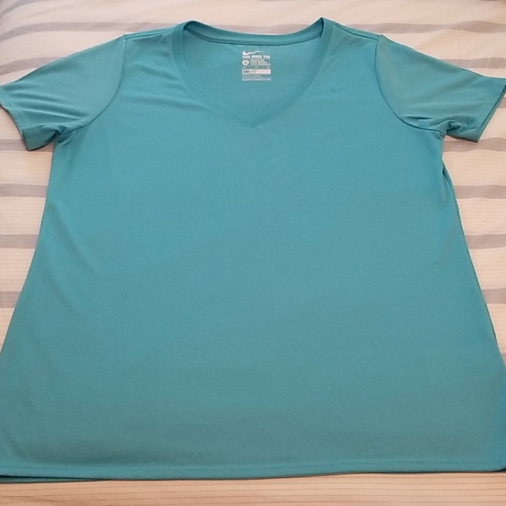 Nike top
